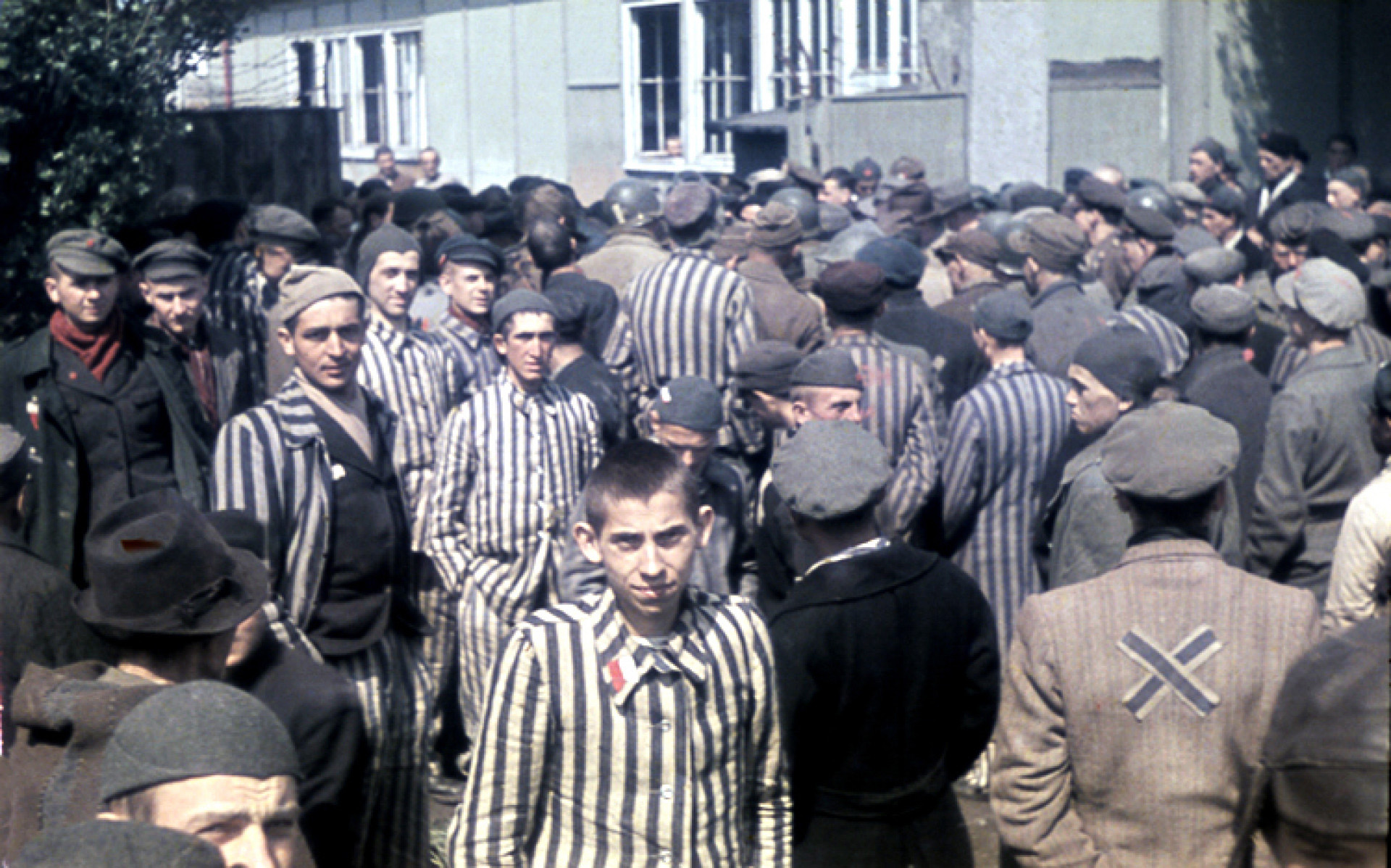Пленный еврей. Концлагеря Германии 1933 узники. Узники Дахау лагеря Дахау. Лагеря для евреев в нацистской Германии.