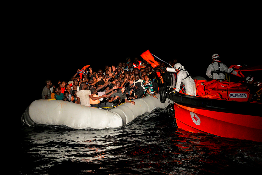 Risultati immagini per l porto di Lampedusa rimane chiuso solo per le Ong: gli sbarchi continuano