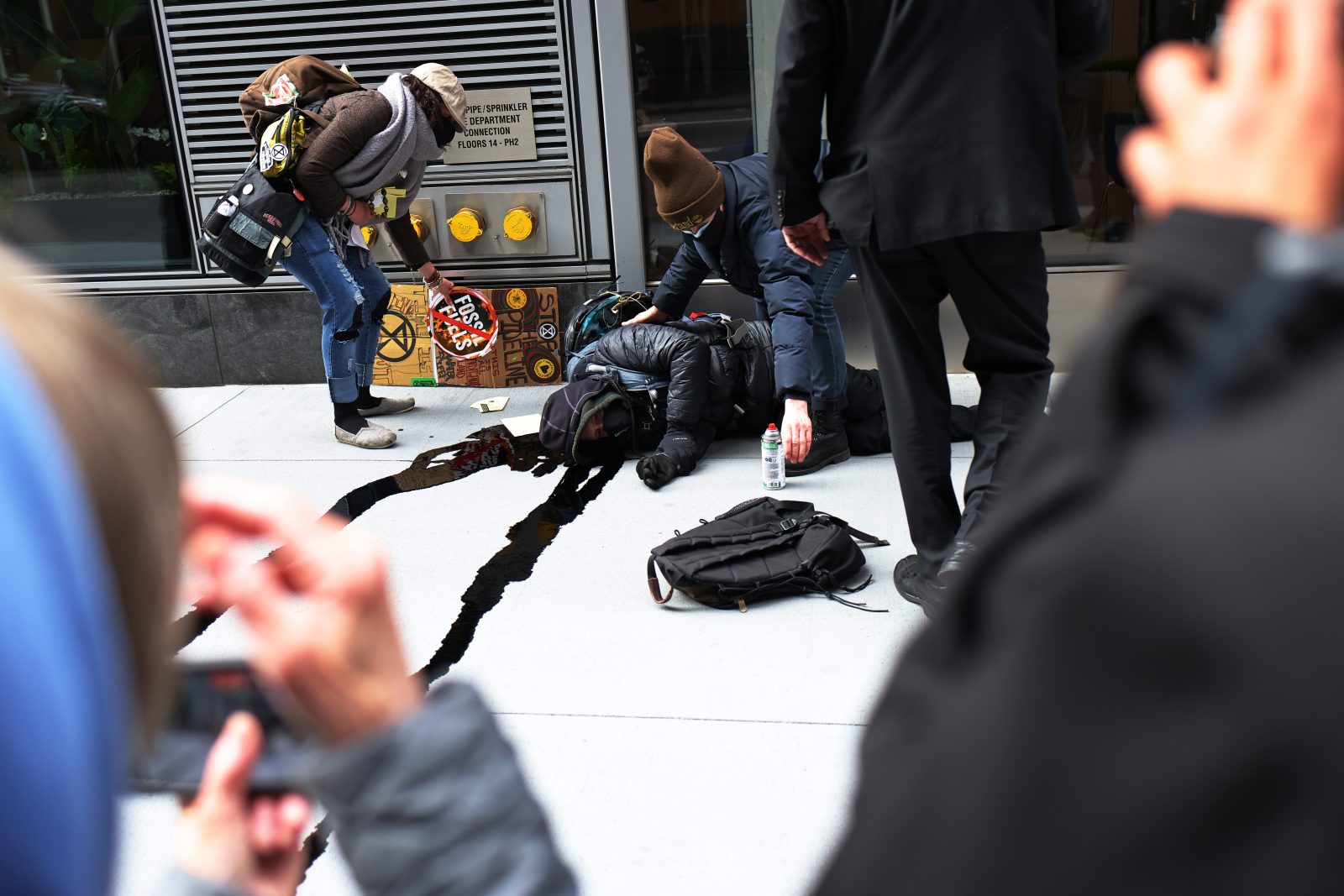 Cos’è l’ecoterrorismo, il volto più radicale dell’ambientalismo THE